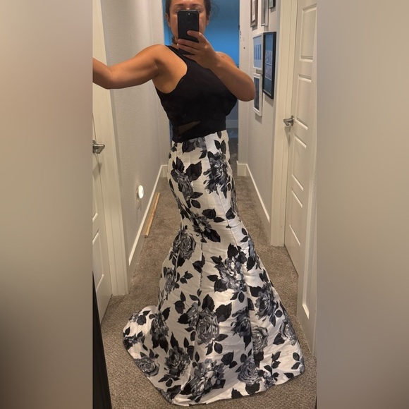 Xcape Elegant Black and White Floral Maxi Ball Gown Mermaid Women's Dress - Picture 5 of 11